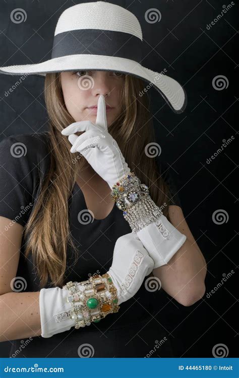 Femme Chapeaux et gants .